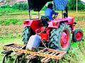 शेतीसाठी आधुनिक यंत्राचा वापर - Marathi News | Use modern equipment for agriculture | Latest gondia News at Lokmat.com
