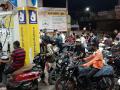 वाहनांना पेट्रोल-डिझेल विक्री बंद - Marathi News | Petrol-diesel sales close to vehicles | Latest nandurbar News at Lokmat.com