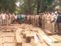 नवापूर तालुक्यातून अवैध लाकूड जप्त - Marathi News | Illegal timber seized from Navapur taluka | Latest nandurbar News at Lokmat.com