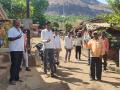 नागोसली ग्रामपंचायतीतर्फे सॅनिटाझरचे वाटप - Marathi News | Sanitasar allotted by Nagosli Gram Panchayat | Latest nashik News at Lokmat.com