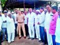 येवल्यात कांदा लिलाव बंद - Marathi News | The onion auction closed in the coming | Latest nashik News at Lokmat.com