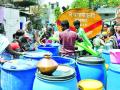 पाण्याच्या टँकरवर नागरिकांची झुंबड - Marathi News | Civic scales on water tankers | Latest yavatmal News at Lokmat.com