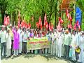 शेतकऱ्यांच्या मागण्यांसाठी  किसान सभेचे आंदोलन - Marathi News |  The agitation of farmers' movement for the demands of farmers | Latest nashik News at Lokmat.com
