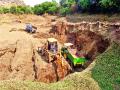 धरणातील गाळ काढण्यास प्रारंभ - Marathi News |  Start to remove the dam's mud | Latest nashik News at Lokmat.com