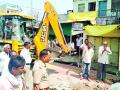 आठ दुकाने, घरे जमीनदोस्त - Marathi News | Eight shops, houses demolished | Latest amravati News at Lokmat.com