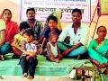 नोकरीकरिता दिव्यांग शेतकरी कुटुंबीयांचे उपोषण - Marathi News | Divya Kshatriya family's fasting for the job | Latest bhandara News at Lokmat.com