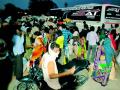 Lockdown News: मजुरांना गावी जाण्यासाठी कर्नाटकमध्ये मोफत बससेवा - Marathi News | Lockdown News: Free bus service to Karnataka for laborers to go to the village | Latest national News at Lokmat.com