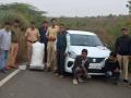 कारमधून नेला जाणारा गांजा सांगवी पोलिसांनी पकडला - Marathi News | Sangvi police caught the cannabis being taken from the car | Latest dhule News at Lokmat.com