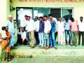 धामोडे ग्रामपंचायतीला लाभार्थींनी ठोकले टाळे - Marathi News | Avoid stumbling by the beneficiaries to the Gram Panchayat | Latest nashik News at Lokmat.com