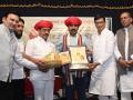 विलास शिंदे यांना रावसाहेब शिंदे स्मृती पुरस्कार प्रदान - Marathi News | Raosaheb Shinde Memorial Award presented to Vilas Shinde | Latest nashik News at Lokmat.com