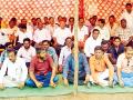 जिल्हा कचेरीसमोर कंत्राटदारांनी दिले धरणे - Marathi News | Due to the District Collector's contract, the contractors have to pay | Latest gadchiroli News at Lokmat.com