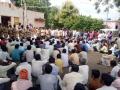 आरोपीच्या अटकेसाठी गावात तणाव - Marathi News |  Tension in the village to arrest the accused | Latest hingoli News at Lokmat.com