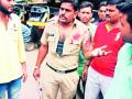 पोलिसावर रिक्षाचालकाचा हल्ला - Marathi News | Police rickshaw attack | Latest jalgaon News at Lokmat.com