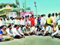 समस्यांसाठी राष्ट्रवादी ‘रस्त्यावर’! - Marathi News | Nationalist 'road' for the problems! | Latest nashik News at Lokmat.com