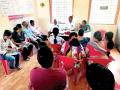 पालकांचा ग्रामपंचायतीत ठिय्या, हुमरमळा-वालावल येथील प्रकार - Marathi News | The type of parents located in the Gram Panchayat, Humarmala-Walwal | Latest sindhudurga News at Lokmat.com
