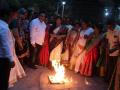 राष्ट्रवादी महिला काँग्रेसने ठाण्यात जाळली ईव्हीएम आणि मनुस्मृती - Marathi News | NCP Women's Congress burns EVMs and Manusmriti in Thane | Latest thane News at Lokmat.com