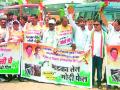 पेट्रोल दरवाढीविरोधात काँग्रेसची निदर्शने - Marathi News | Congress' protest against petrol price hike | Latest yavatmal News at Lokmat.com