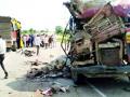 जवळा येथे बस-ट्रकची धडक, बसचालक गंभीर - Marathi News | Bus-truck collision near, bus driver serious | Latest yavatmal News at Lokmat.com