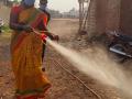 corona in kolhapur -नगरसेविकेने केली स्वत: औषध फवारणी - Marathi News | corona in kolhapur - Municipal corporation sprayed its own medicine | Latest kolhapur News at Lokmat.com