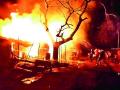 सिलिंडरच्या स्फोटात पीठगिरणीसह घर भस्मसात - Marathi News | Cylinder explosion burns house with flour mill | Latest chandrapur News at Lokmat.com