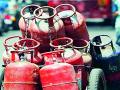 फ्लॅटमध्ये पेटवायच्या का चुली; गॅस पुन्हा 25 रुपयांनी महागला - Marathi News | Why light a stove in a flat; Gas rose by Rs 25 again | Latest chandrapur News at Lokmat.com