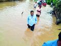 अख्खे बाम्हणी गाव पाण्यात - Marathi News | The entire Bamhani village in the water | Latest chandrapur News at Lokmat.com