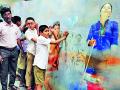 दिव्यांग विद्यार्थ्यांनी रेखाटली विलोभनीय चित्रे - Marathi News | Intriguing pictures drawn by students with disabilities | Latest chandrapur News at Lokmat.com