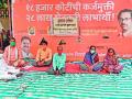 स्वस्त धान्य दुकान परवाना प्रकरणी आमरण उपोषण - Marathi News | Death fast in cheap grain shop license case | Latest jalgaon News at Lokmat.com