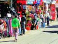 लॉकडाऊनमध्ये अखेर शिथिलता, शनिवारीही सुरू राहणार दुकाने - Marathi News | The shops will continue on Saturday, finally relaxing in the lockdown | Latest gadchiroli News at Lokmat.com