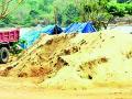 रेतीमाफियांकडून रेतीचा अवैध उपसा सुरूच - Marathi News | Illegal outburst of sand continues from the sand dunes | Latest gondia News at Lokmat.com