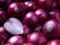उन्हाळ कांद्याच्या तुलनेत लाल कांद्याला अधिक दर - Marathi News | Higher rates for red onions than summer onions | Latest nashik News at Lokmat.com