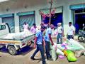 तीन लाखांच्या प्लॅस्टिक पिशव्या जप्त - Marathi News | Three lakh plastic bags seized | Latest nashik News at Lokmat.com