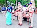 चांदवडला आदिवासी कुटुंबीयांना पोलिसांतर्फे अन्नधान्य वाटप - Marathi News | Police distribute food grains to tribal families in Chandwad | Latest nashik News at Lokmat.com