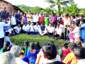 नुकसानग्रस्त शेतकऱ्यांनी खचून जाऊ नये - Marathi News | Damaged farmers should not be disturbed | Latest sindhudurga News at Lokmat.com