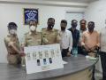 अमेरिकन डॉलर्स एक्सचेंज करण्याच्या नावाखाली लाखोंची फसवणूक करणाऱ्या दुकलीला अटक - Marathi News | Dukli arrested for defrauding millions in the name of exchanging US dollars | Latest thane News at Lokmat.com