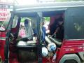 कोरोनाबाधित रुग्णाला ऑटोमध्येच लावले ऑक्सिजन - Marathi News | Oxygen administered to the patient in the auto | Latest vashim News at Lokmat.com