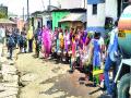 रणरणत्या उन्हात टँकरपुढे रांगा - Marathi News | Range before sunrise | Latest nashik News at Lokmat.com