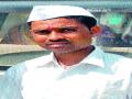 ग्रामस्थ रस्त्यावर : मृतदेह ताब्यात घेण्यास नातेवाइकांचा नकार ट्रॅक्टरच्या धडकेत पती ठार, पत्नी जखमी - Marathi News | On the road to villagers: relatives refuse to accept bodies, killed wife, injures wife, tractor throws | Latest nashik News at Lokmat.com