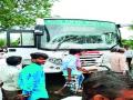 वीरगावजवळ बसला अपघात - Marathi News | Bus accident near Veergaon | Latest nashik News at Lokmat.com