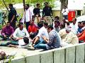 आंदोलकांचा वसंत हॉलसमोरही रास्ता रोको - Marathi News | Stop the protesters in front of the Vasant hall | Latest amravati News at Lokmat.com