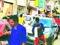 भंडारा शहरात पार्किंगअभावी वाहतुकीची काेंडी - Marathi News | Lack of parking in Bhandara city | Latest bhandara News at Lokmat.com