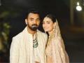 KL Rahul Athiya Shetty Wedding Gifts: खरंच लेक आणि जावयाला ५० कोटींचा फ्लॅट गिफ्ट केला? सुनील शेट्टीने अखेर केला खुलासा - Marathi News | Fact Check Athiya Shetty Kl Rahul Expensive Wedding Gifted Family Clarifies | Latest filmy News at Lokmat.com