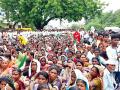 आदिवासी बांधवांचा मोर्चा धडकला - Marathi News | The front of the tribal brothers shocked | Latest chandrapur News at Lokmat.com