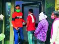 एटीएममध्ये ना सॅनिटायझर, ना सुरक्षा रक्षक - Marathi News | No sanitizer, no security guard in the ATM | Latest chandrapur News at Lokmat.com