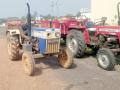 मुरूम व रेतीची वाहतूक करणारे दोन ट्रॅक्टर जप्त - Marathi News | Two tractors of Murmu and Sandeep were seized | Latest gadchiroli News at Lokmat.com