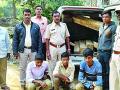 सागवान वाहून नेणारे वाहन पकडले - Marathi News | The vehicle carrying the carrier caught the vehicle | Latest gondia News at Lokmat.com