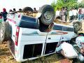 विद्यार्थी नेणाऱ्या टाटा सुमोला अपघात - Marathi News | Student Sumit Tata Accident | Latest gondia News at Lokmat.com