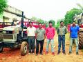 रेती वाहून नेणारे तीन ट्रॅक्टर पकडले - Marathi News | Three tractors carrying sand were caught | Latest gondia News at Lokmat.com