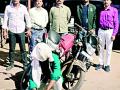 दोघा मोटारसायकल चोरट्यांकडून ५ मोटारसायकली केल्या जप्त - Marathi News | 5 motorcycles seized from two motorcycle thieves | Latest gondia News at Lokmat.com