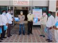 चांदवडला डॉक्टरांना पीपीई कीट वाटप - Marathi News |  Chandwad distributes PPE kits to doctors | Latest nashik News at Lokmat.com